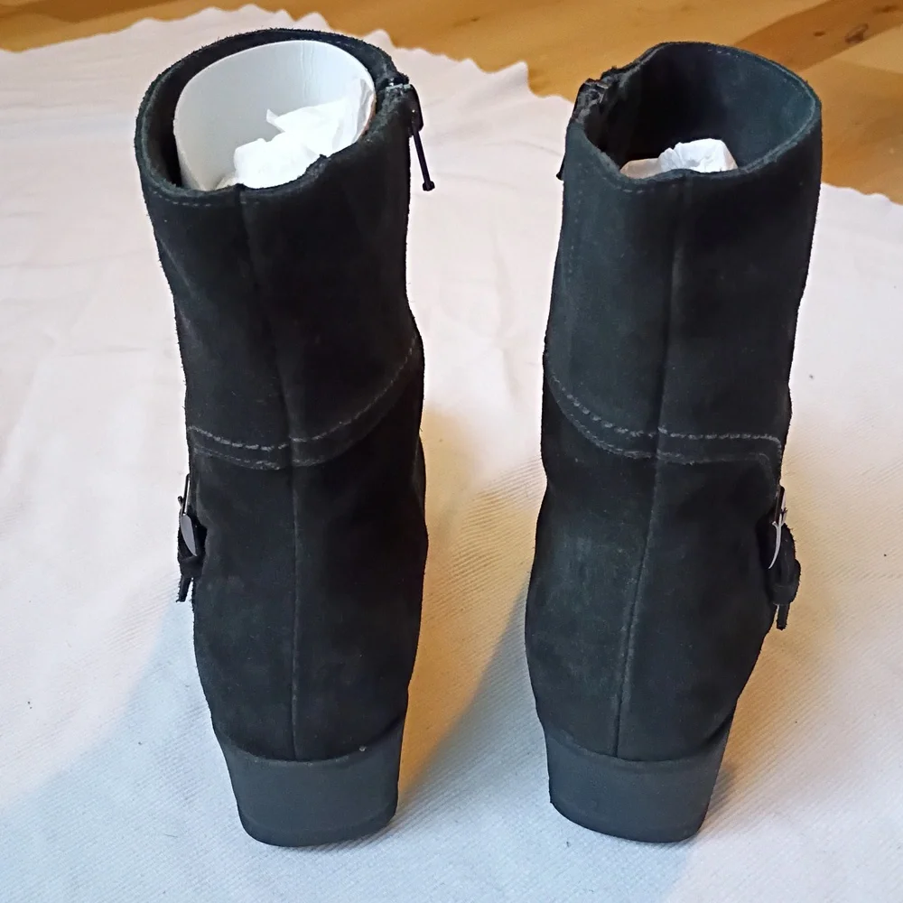 La Canadianne Black Suede Ankle Boot